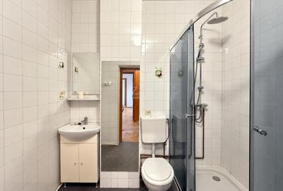 Bloc tip asociatie - zona Kiriac. 4 camere, 3 balcoane. Garaj si boxa. - 11