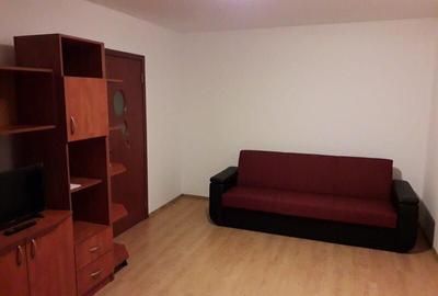 Apartament cu 2 camere semidecomandat, mobilat în Berceni
