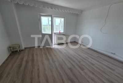 Apartament 3 camere de inchiriat zona Campului etaj 2 - 5