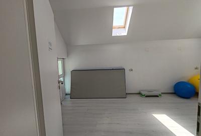 Apartament cu 3 camere semidecomandat în Central