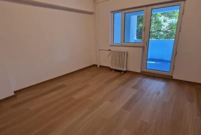 P-ta Alba Iulia - Burebista, 3 camere decom. et. 1/7, nemobilat, renovat, balcon - 2