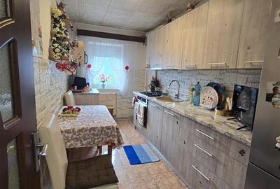 Apartament cu 4 camere decomandat, mobilat în Exterior Est