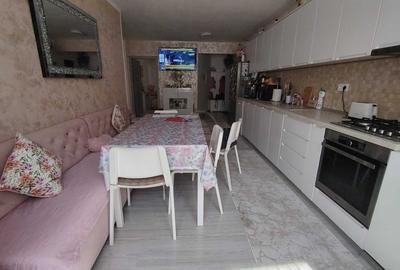 Apartament cu 3 camere decomandat, mobilat în Florești