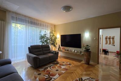 Apartament cu 2 camere semidecomandat, mobilat în Central