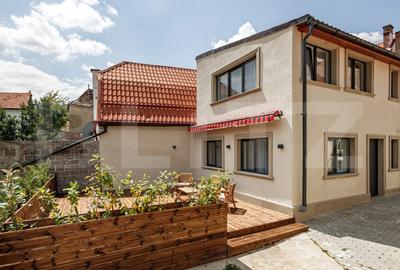 Casă individuală cu 2 camere decomandat în Centrul Istoric