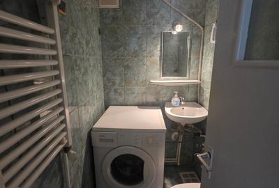 Apartament cu 4 camere decomandat în Casa de Cultură