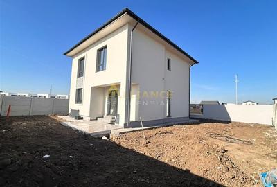 Casa Individuala de vanzare - Teren 350 mp | 4 camere - 3 bai - 5