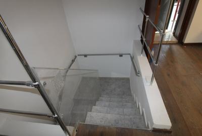 Stradal cu vitrine stradale- spatiu comercial de inchiriat 64 mp utili, plus sub - 9