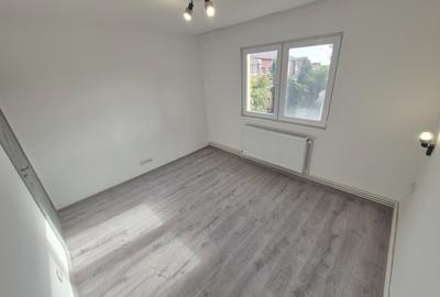 2Cam--Sagului-7 Min de Spitalul Judetean--Renovat--45MP-75.000 Euro!Neg - 10