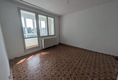 Apartament cu 4 camere decomandat în Rahova