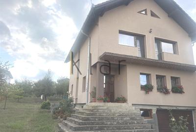 Casă individuală cu 6 camere în Dezmir