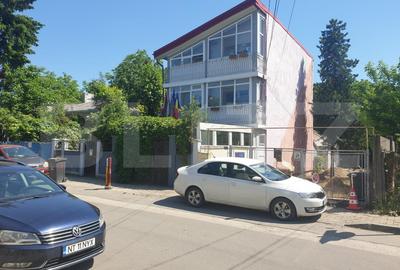 Casă individuală cu 8 camere în Tătărași