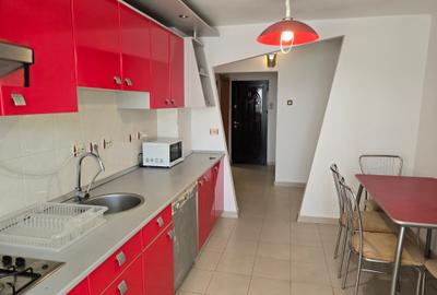 Apartament spatios cu trei camere - 11