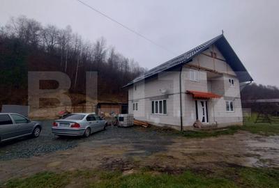 Casă individuală cu 6 camere în Nord-Est