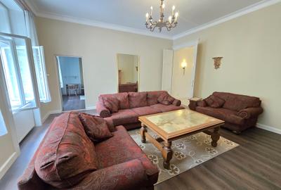 Apartament cu 3 camere semidecomandat în Sinaia