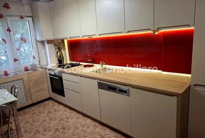 Apartament cu 3 camere semidecomandat, mobilat în Gheorgheni