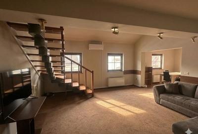 Apartament cu 4 camere semidecomandat în P-ța Unirii