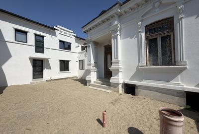 Casă individuală cu 5 camere în Central