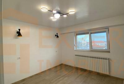 Apartament cu 2 camere decomandat în Casa de Cultură