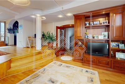 Casa individuala de vanzare - 7 camere, 278 mp utili - Strand - 55