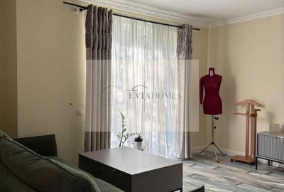 Apartament cu 3 camere semidecomandat, mobilat în Bună Ziua