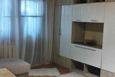 Apartament cu 3 camere semidecomandat, mobilat în Lipovei