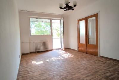 Apartament cu 3 camere decomandat în Drumul Taberei
