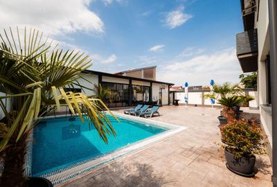 Vilă exclusivistă | 290 mp utili | Teren 719 mp | Piscină încălzită | - 60