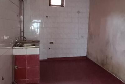 Apartament cu 4 camere semidecomandat în Central