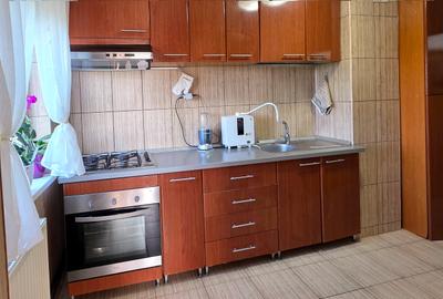 Apartament cu 3 camere decomandat în Găvana