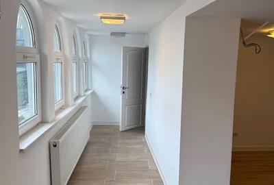 Casă individuală cu 2 camere în Jiului