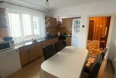 Casă cu 5 camere în Central