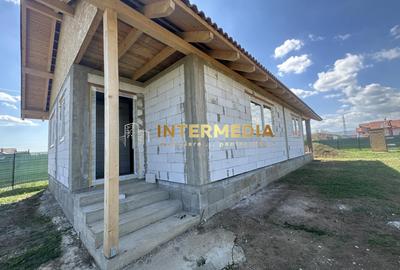 Casă individuală cu 3 camere în Bărăbanț
