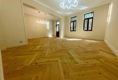Apartament cu 4 camere semidecomandat în Romană