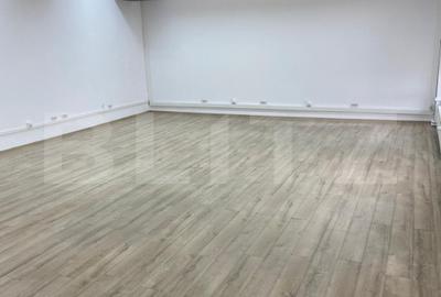 Birou, de 425.00 mp, în Central
