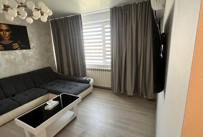 Apartament cu 3 camere semidecomandat în P-ța Unirii