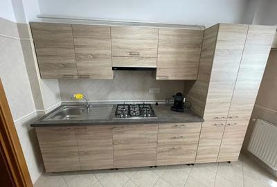 Apartament cu 3 camere decomandat, mobilat în Central