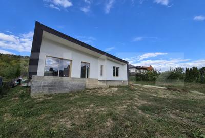 Casă individuală cu 3 camere în Corunca