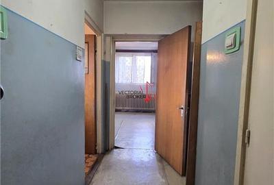 Garsoniera in bloc mixt- Metrou OBOR - 6