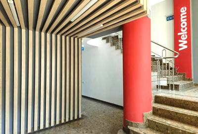 Cladire  de  birouri/showroom  -760 mp/7.5  euro/mp+tva /Zona  13 Septembrie - 20