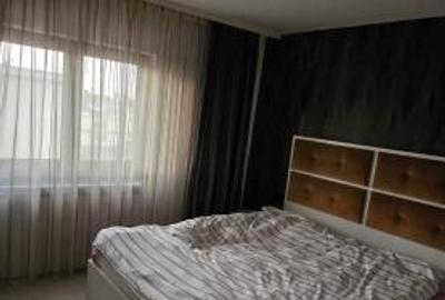 Apartament cu 3 camere decomandat în Casa de Cultură