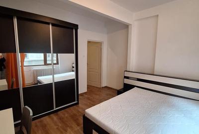 Apartament cu 2 camere decomandat, mobilat în Universitate