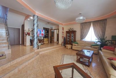 Casa individuala cu piscina. P+1+M. zona foarte buna - 36