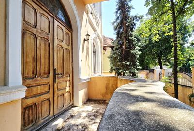 Investitie sau locuinta de exceptie! Spatiu generos, teren, consolidata, garaj - 1