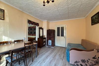 Comuna Bran, str. Pricipala, casa partial renovata, P + E, dependinte, foisor - 15