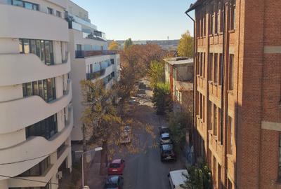 Apartament cu 3 camere decomandat în Timpuri Noi