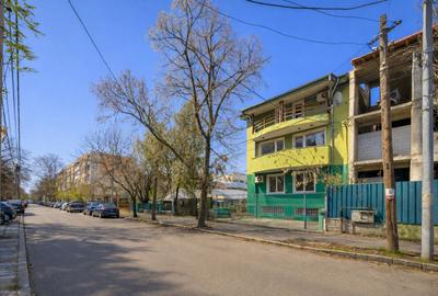 Casă individuală cu 11 camere în Militari