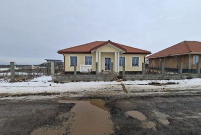 Casă individuală cu 4 camere în Sânpetru