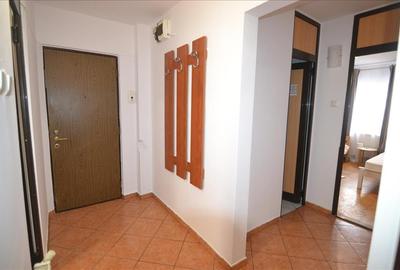 Apartament 3 camere decomandat intrare Răcădău, Str. Carpați - 10