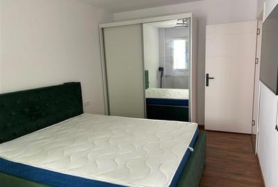 Apartament cu 3 camere semidecomandat, mobilat în Berceni